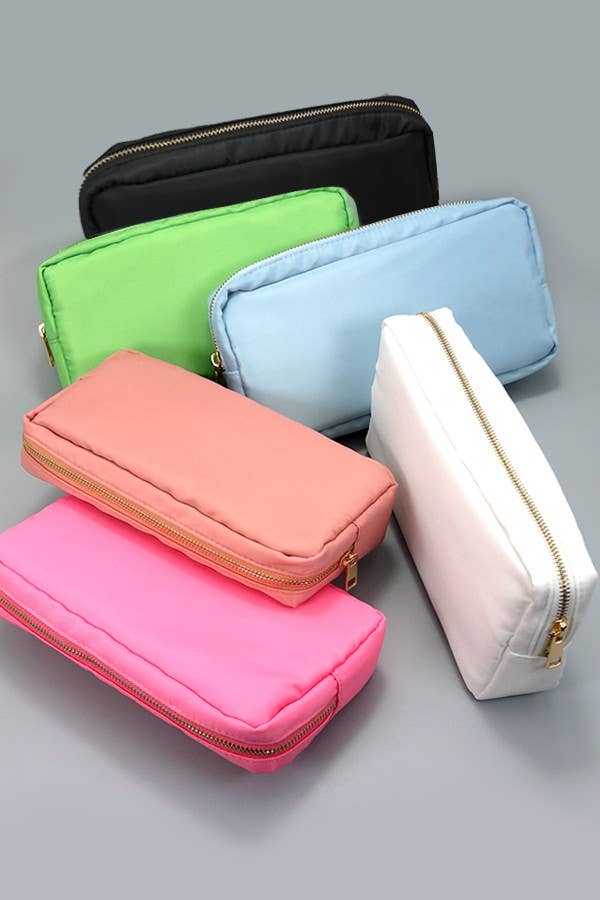 Small nylon cosmetic bag with gold-tone hardware and a zip closure, ideal for travel and everyday organization. 6 colors to choose from: Black, Green, Blue, Peach, White, Pink. 