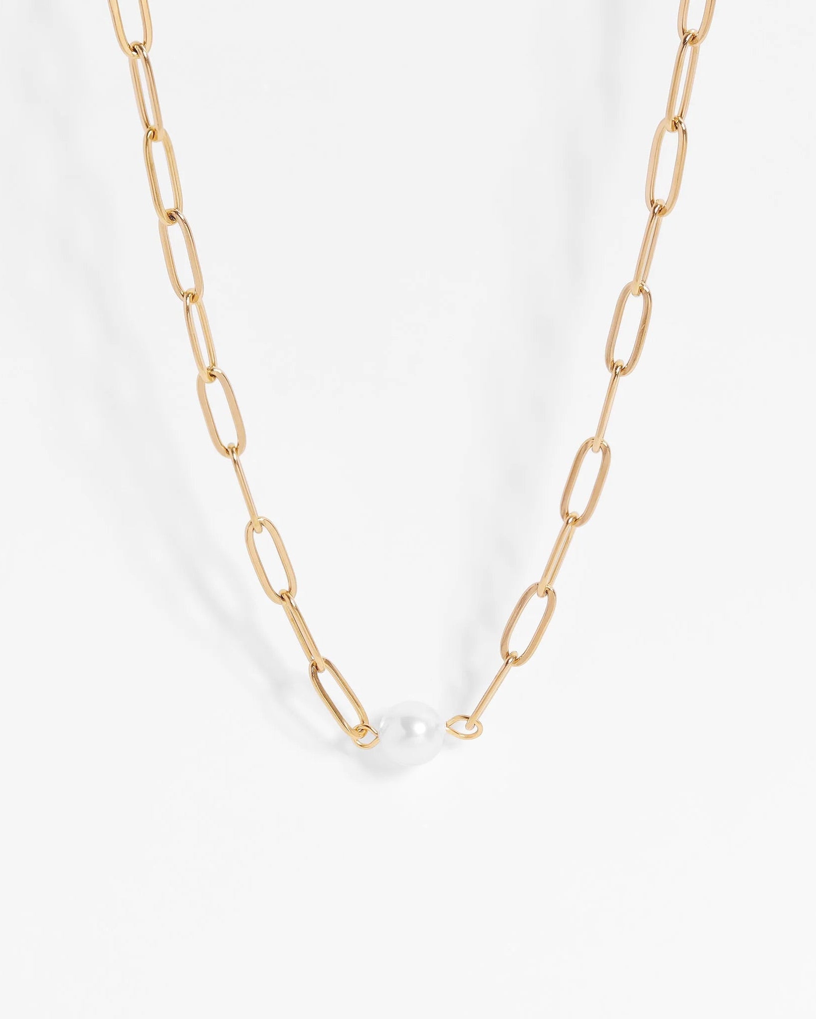 Gold waterproof paperclip pearl necklace with Kiska pearl accent.