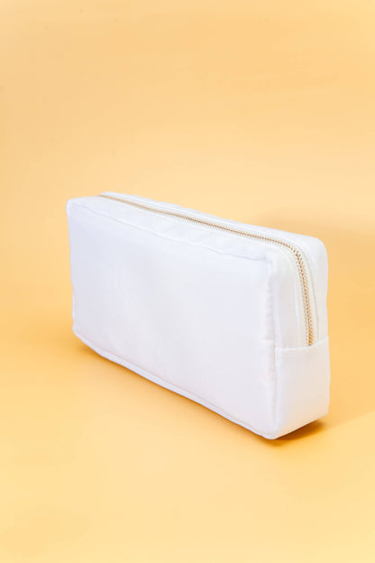 Small nylon cosmetic bag with gold-tone hardware and a zip closure, ideal for travel and everyday organization. 6 colors to choose from: Black, Green, Blue, Peach, White, Pink. 