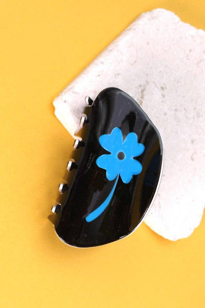 Whimsical Round hair claw clip featuring a flower design and available in five colors. Designed for effortless styling and a secure, comfortable hold.